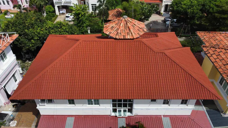 บ้านทรงปั้นหยา หลังคาลอนสเปนสีแดงโอลิมปัส